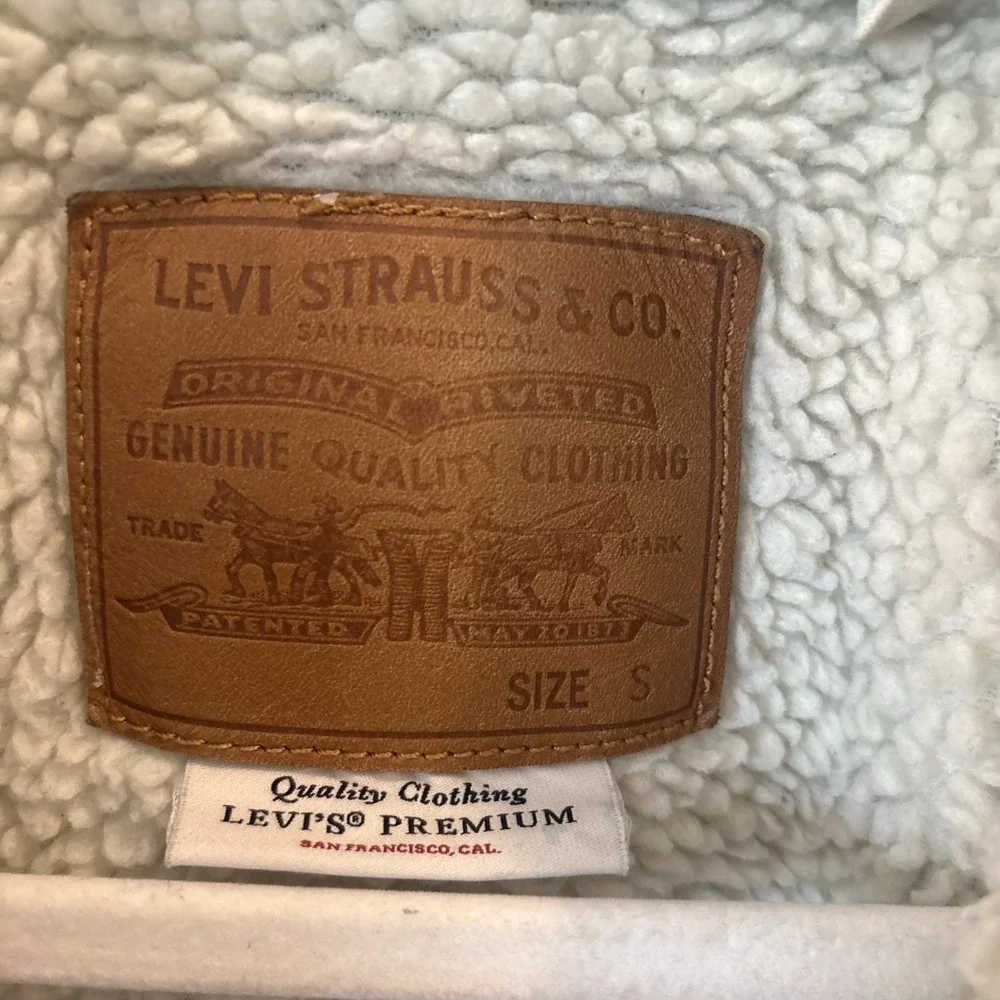 Levi's Men's Trucker size Small‎ Shearling Denim Jacket
